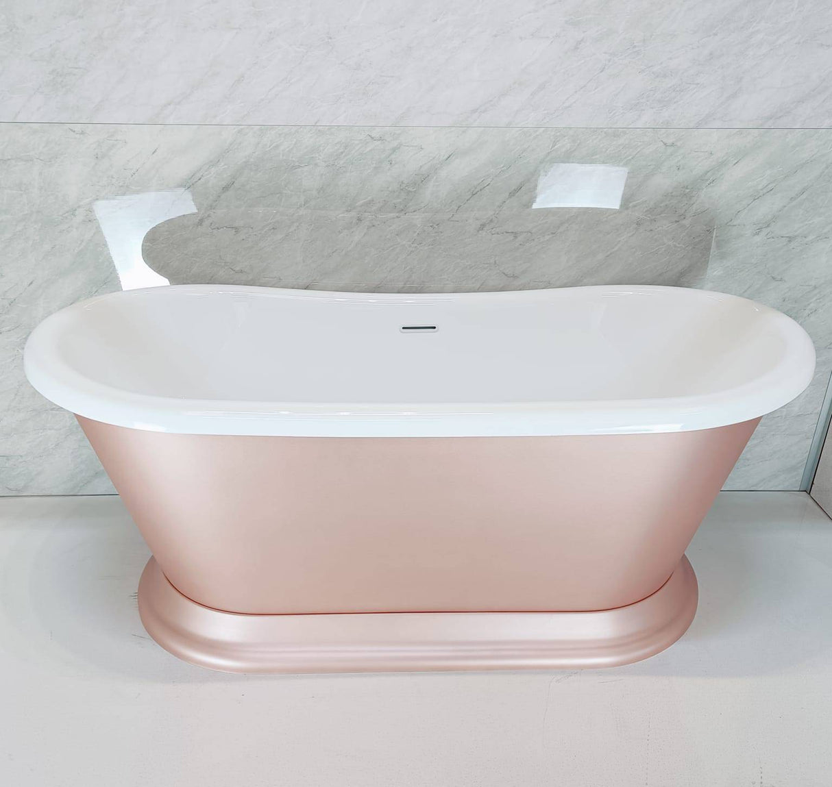 Bathmegastore Audrey Acrylic Freestanding Bath Metallic LS9