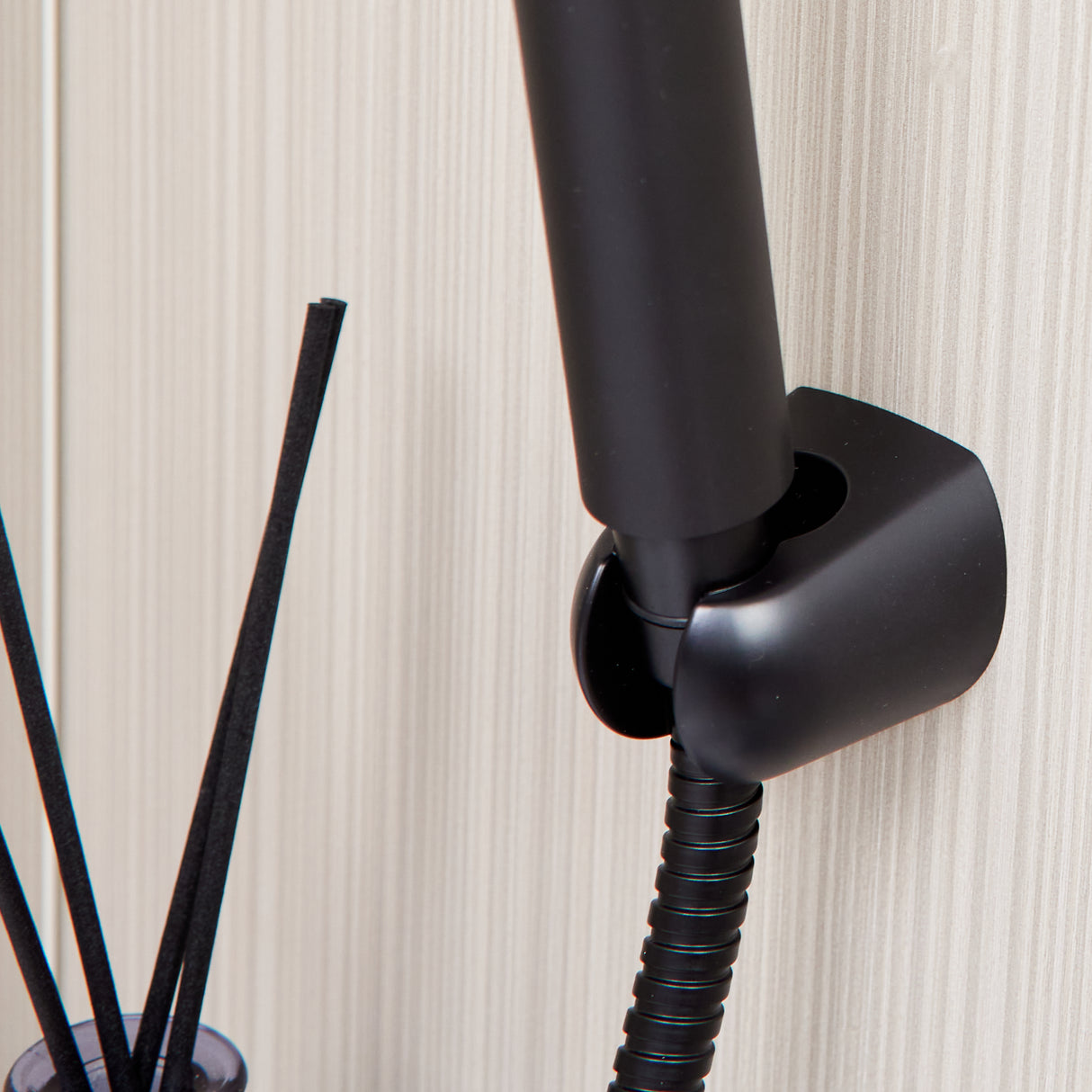 Ellsi Juke Bath Shower Mixer Tap & Shower Kit MATT BLACK JUK-02-MB LS5