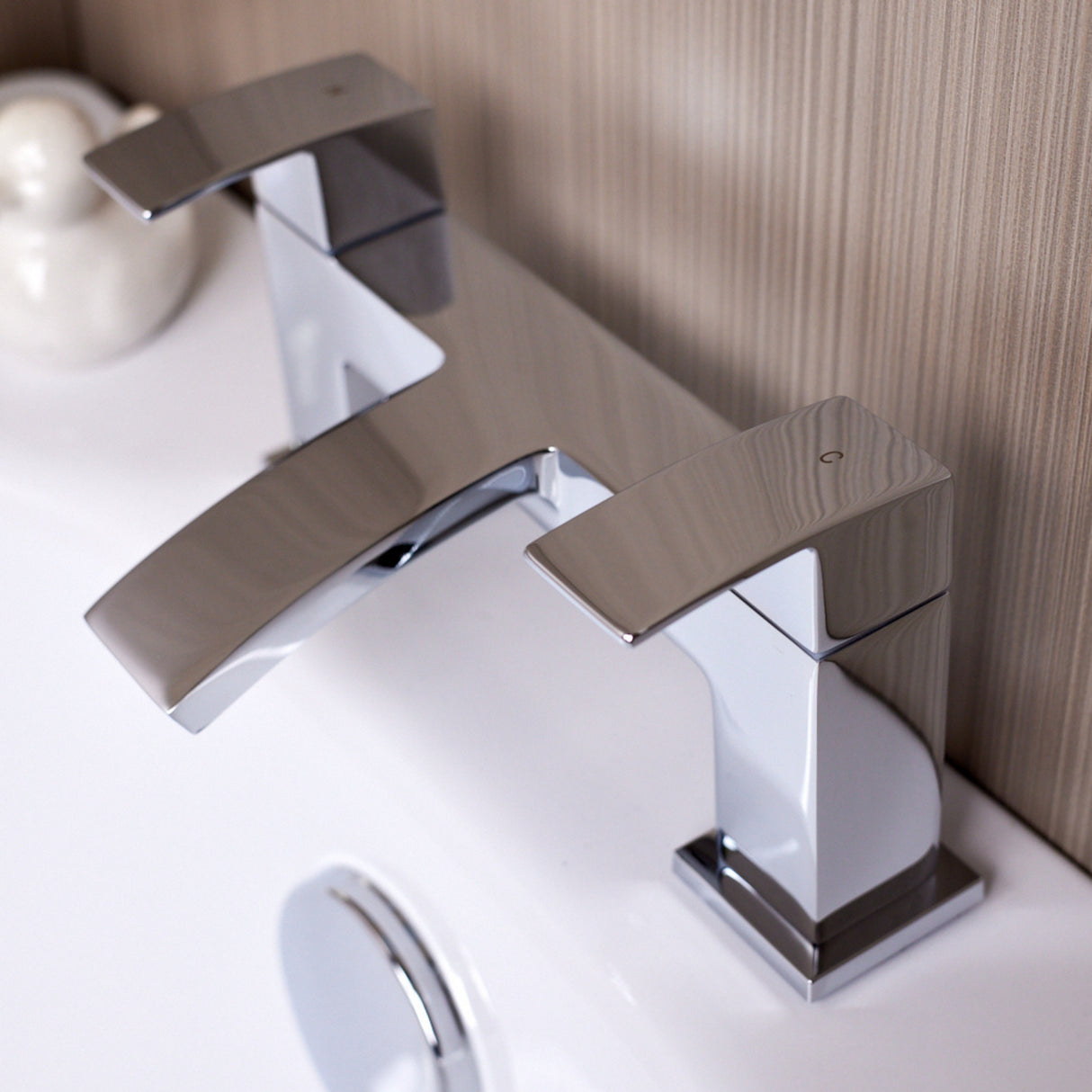 Ellsi Kinlin Waterfall Bath Filler Tap CHROME KIN-03-CH LS2