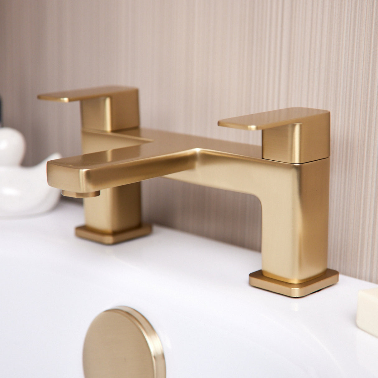Ellsi Lanza Bath Filler Tap BRUSHED BRASS LAN-03-BB LS1