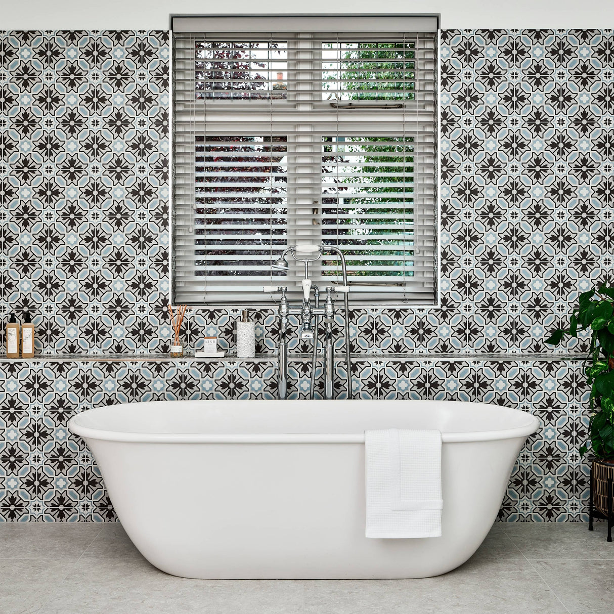 BC Designs Omnia Cian Solid Surface Freestanding Bath L1615 x W760mm Silk Matt White BAB079 LS