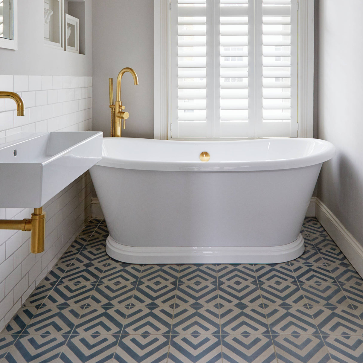 BC Designs The Boat Bath Acrylic Polished White BAS063 LS1