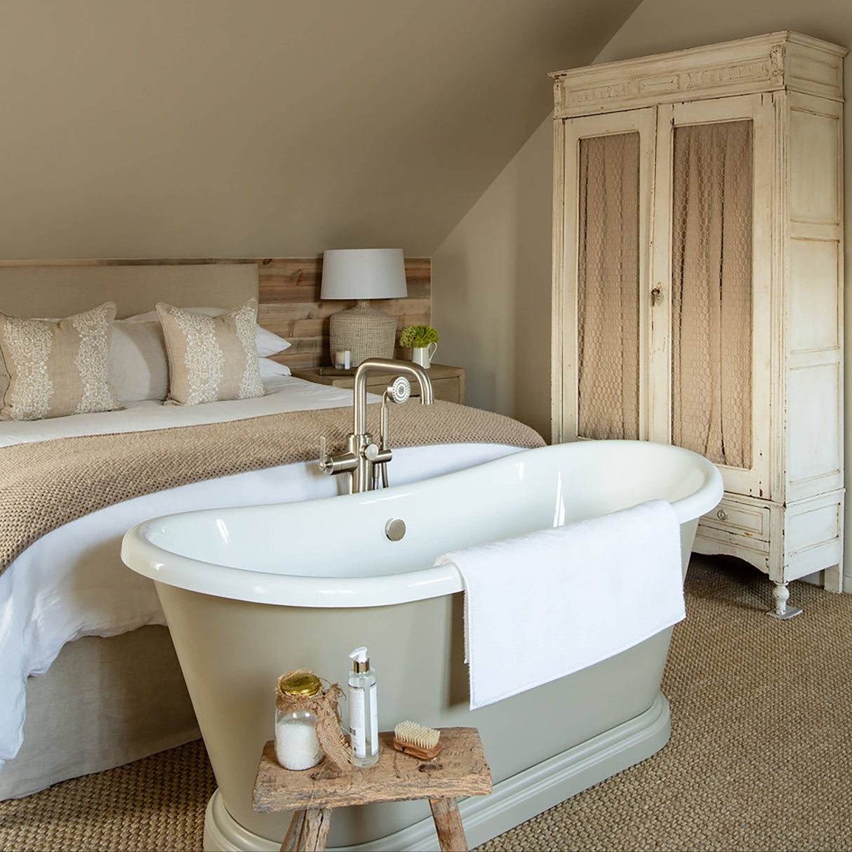 BC Designs The Boat Bath Acrylic Polished White BAS065 LS5