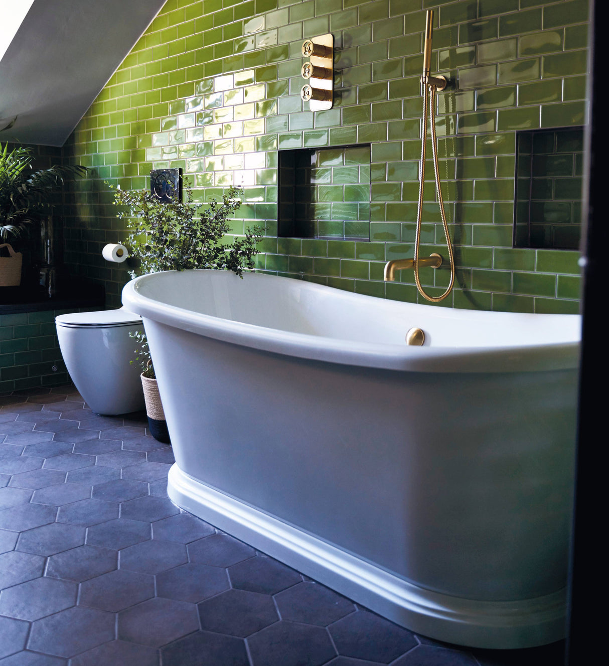 BC Designs The Boat Bath Acrylic Polished White BAS065 LS4