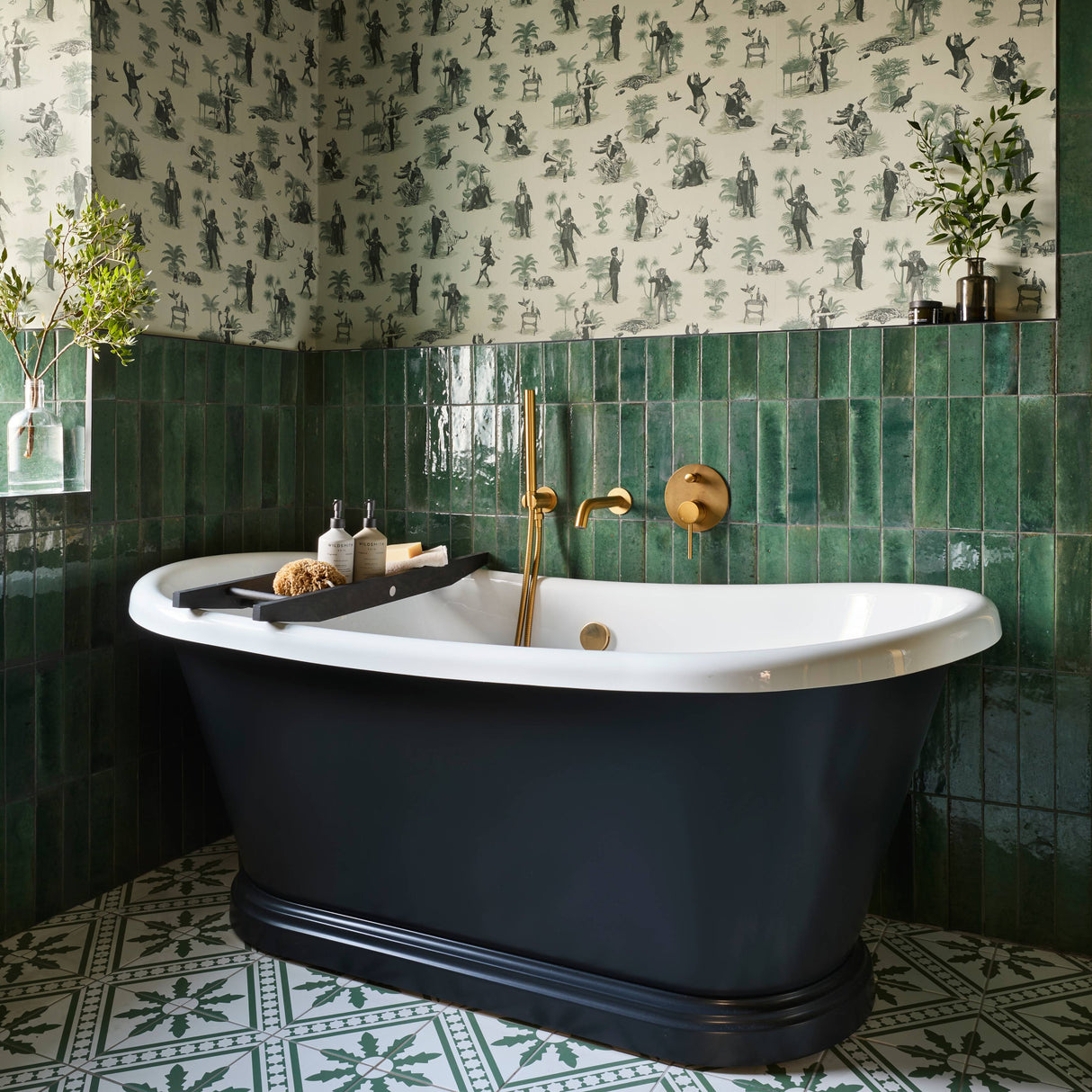 BC Designs The Boat Bath Acrylic Polished White BAS070 LS6