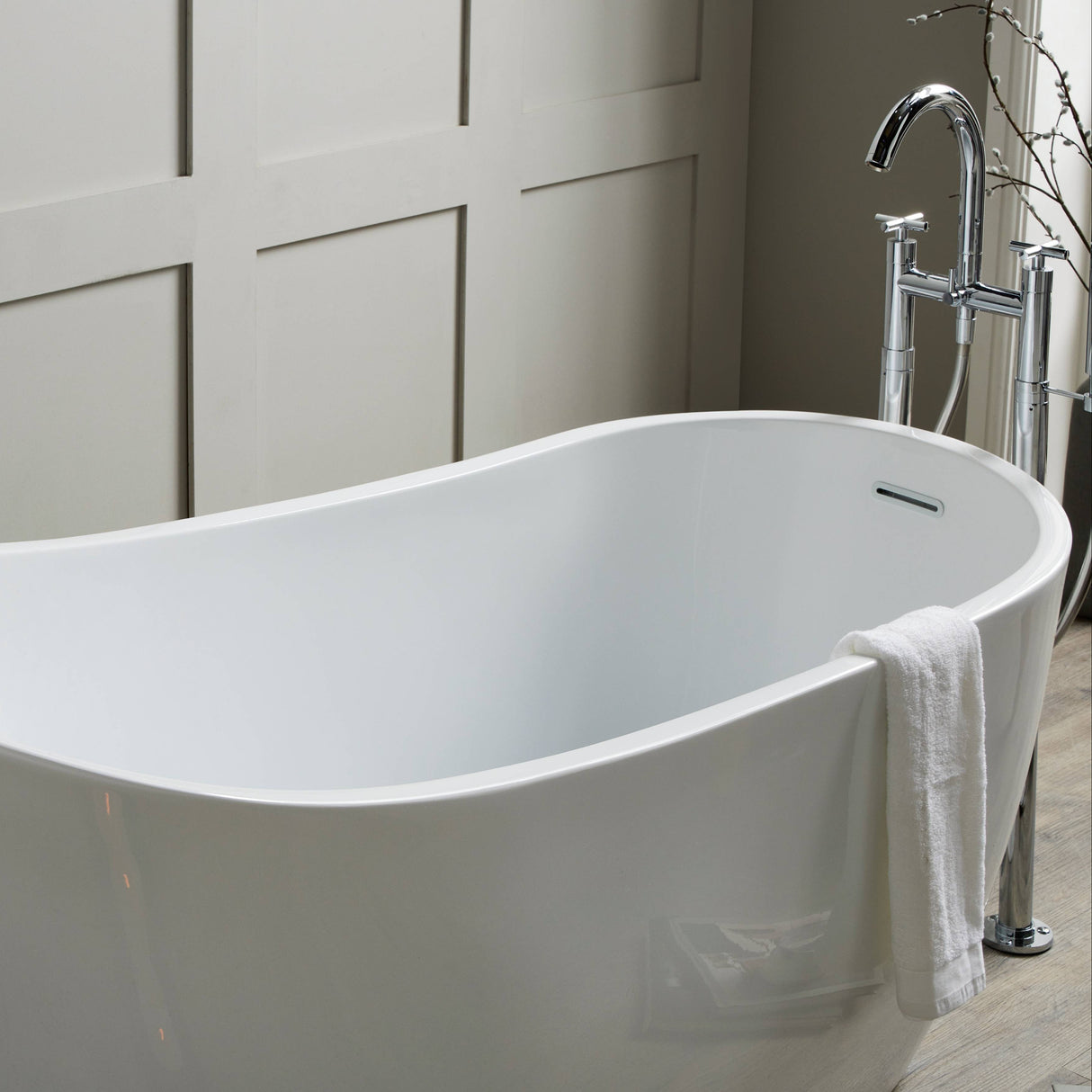 Bathmegastore Marilyn Acrylic Freestanding Slipper Bath L1680 x W730mm Polished White BMMARILYN-BATH-WHITE-1680-WASTE-WHITE LS4