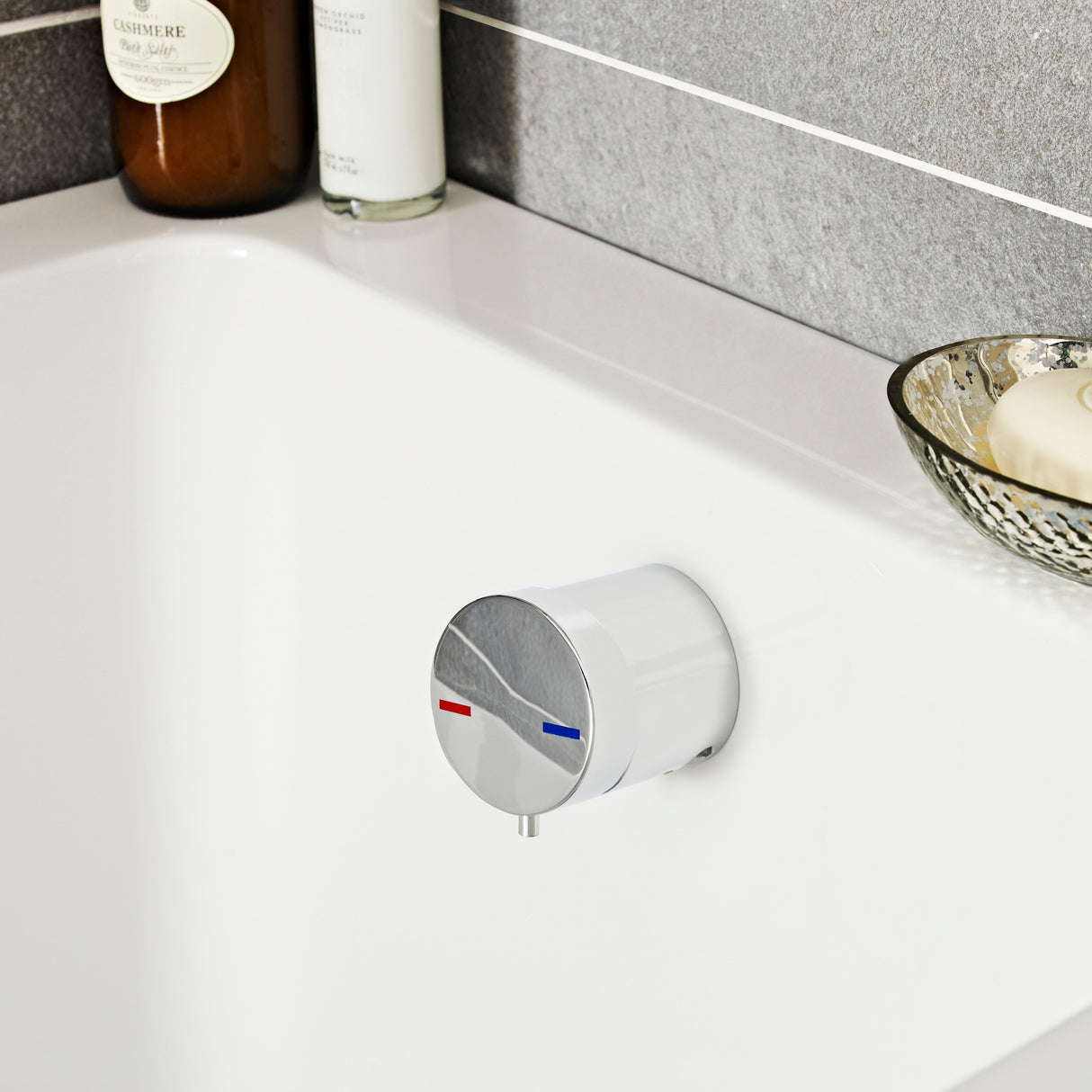 Nuie Round Freeflow Bath Filler Pop-Up Waste & Overflow with Single Lever E301 Chrome LS
